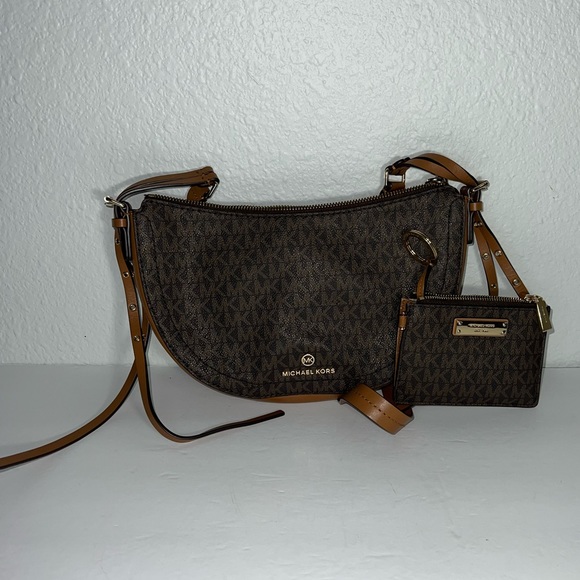 MICHAEL Michael Kors Bags Michael Michael Kors Like New Authentic Camden Messenger Bag And